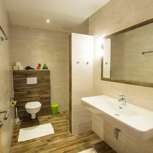 Gasthuis Herzl Hof 3*